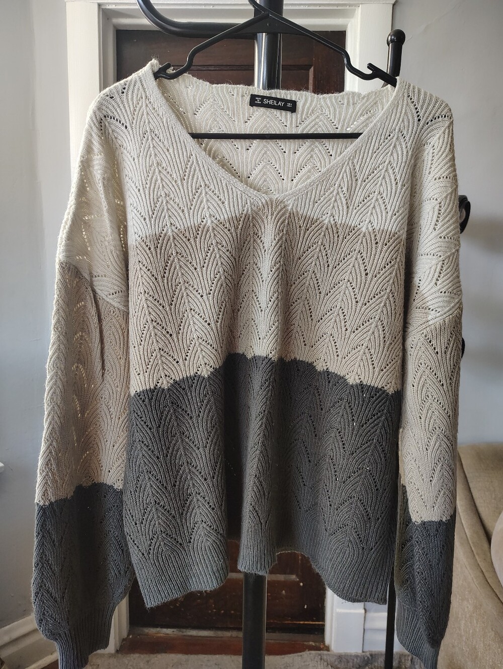 Two-Tone V-Neck Knit Sweater - Cream and Gray